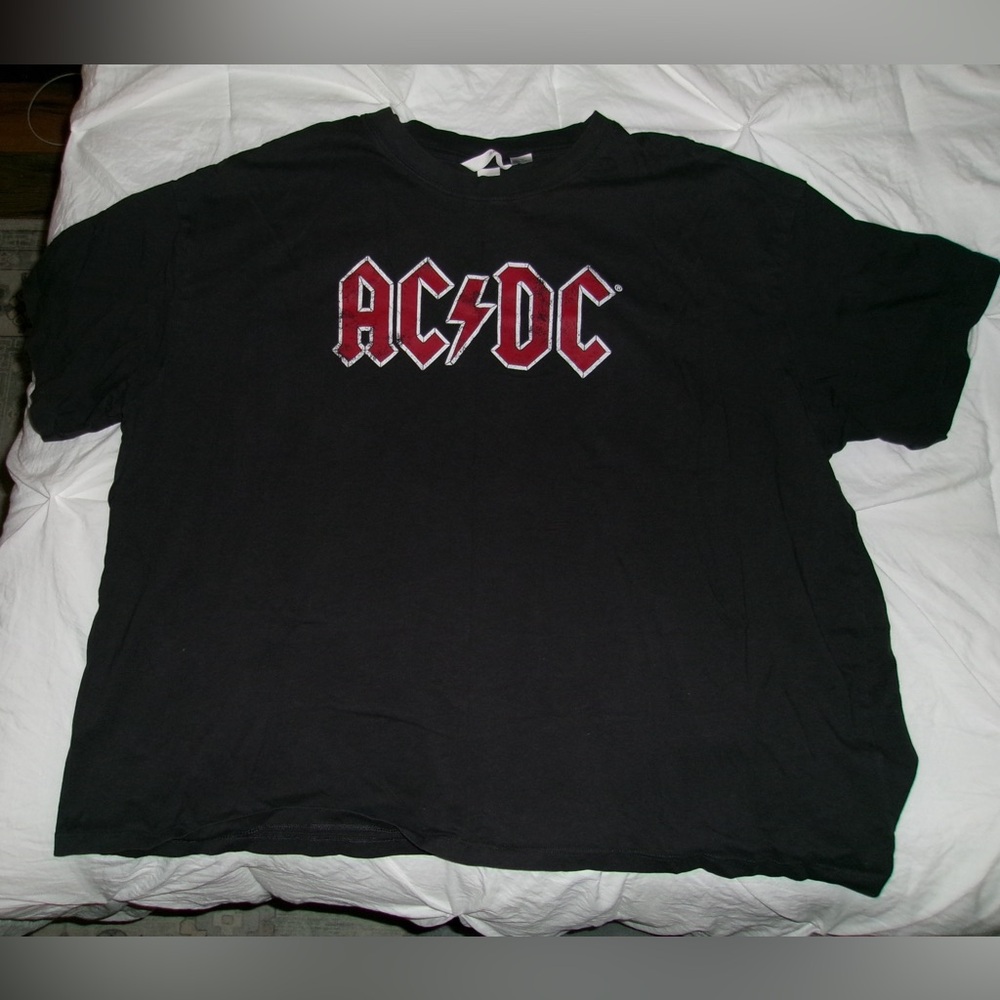 H&M Black Short Sleeve Tee Iconic Design